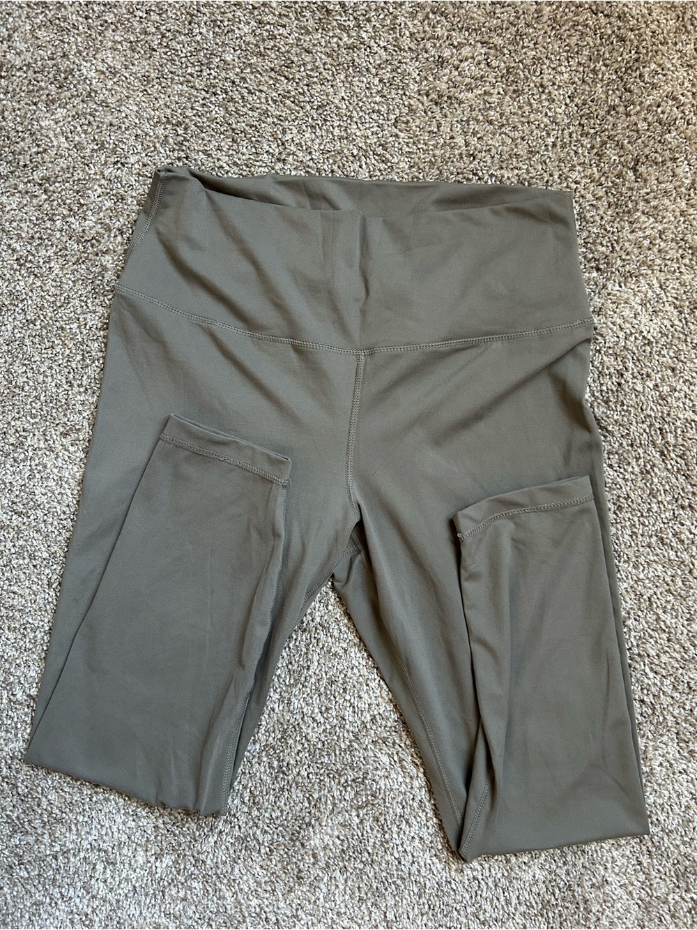 Yogalicious Olive Green High-Rise Capri Leggings with Side Pockets